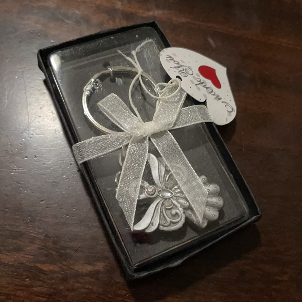 Little Angel Key Chain - Picture 3 of 3